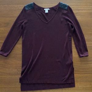 ⚡️ 5/$10 H & M Maroon & Black Quilted Shoulder Details XS